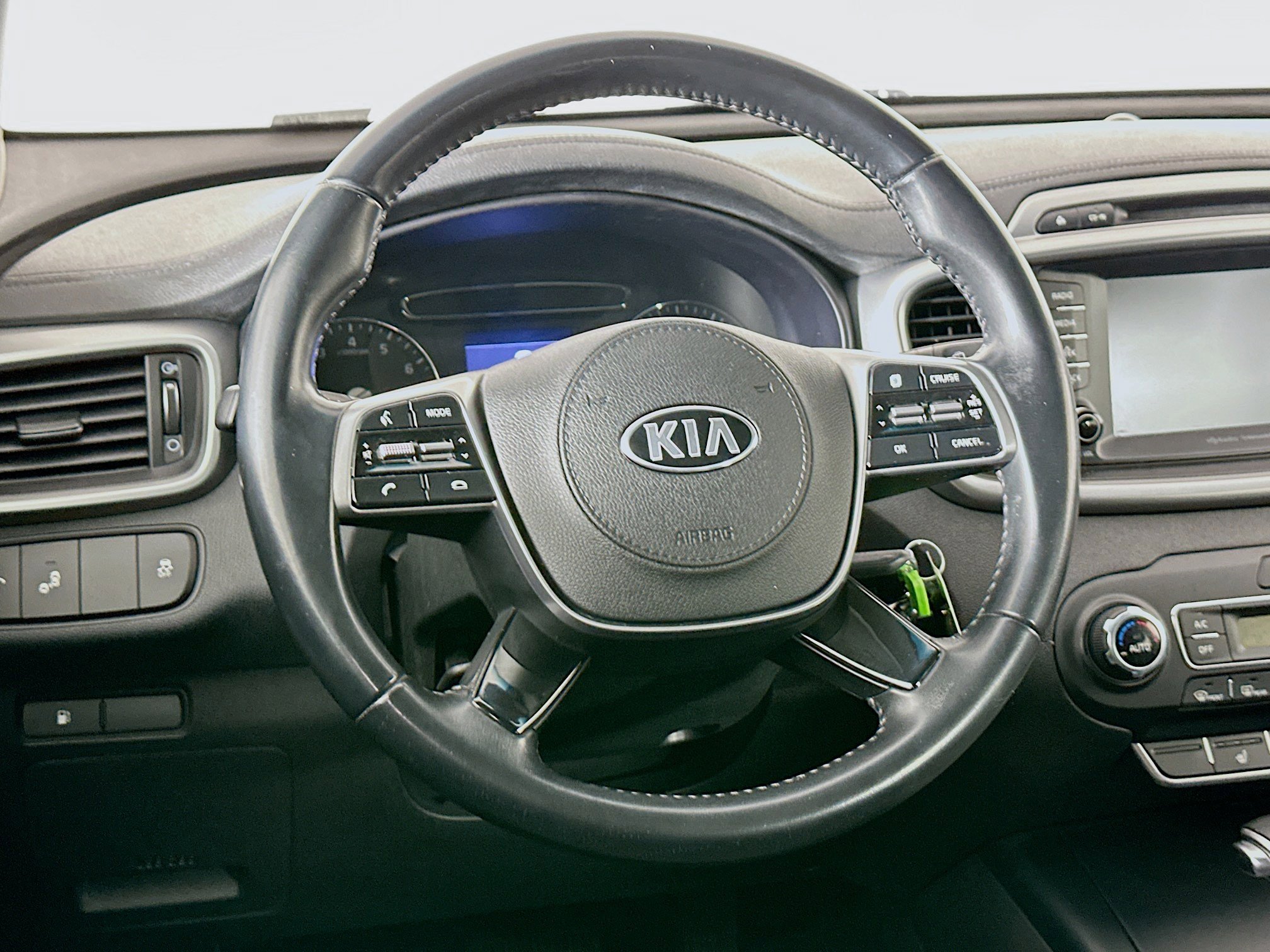 Used 2019 Kia Sorento LX w/ LX Convenience Package image 18