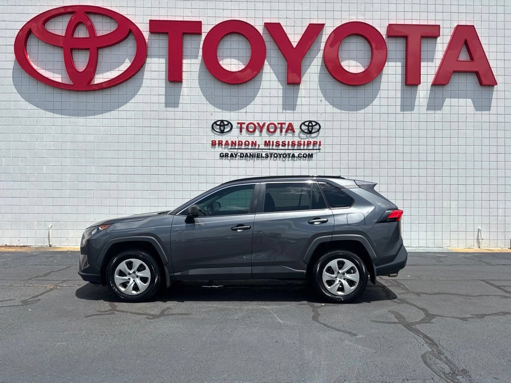 Used 2021 Toyota RAV4 LE FWD image 4