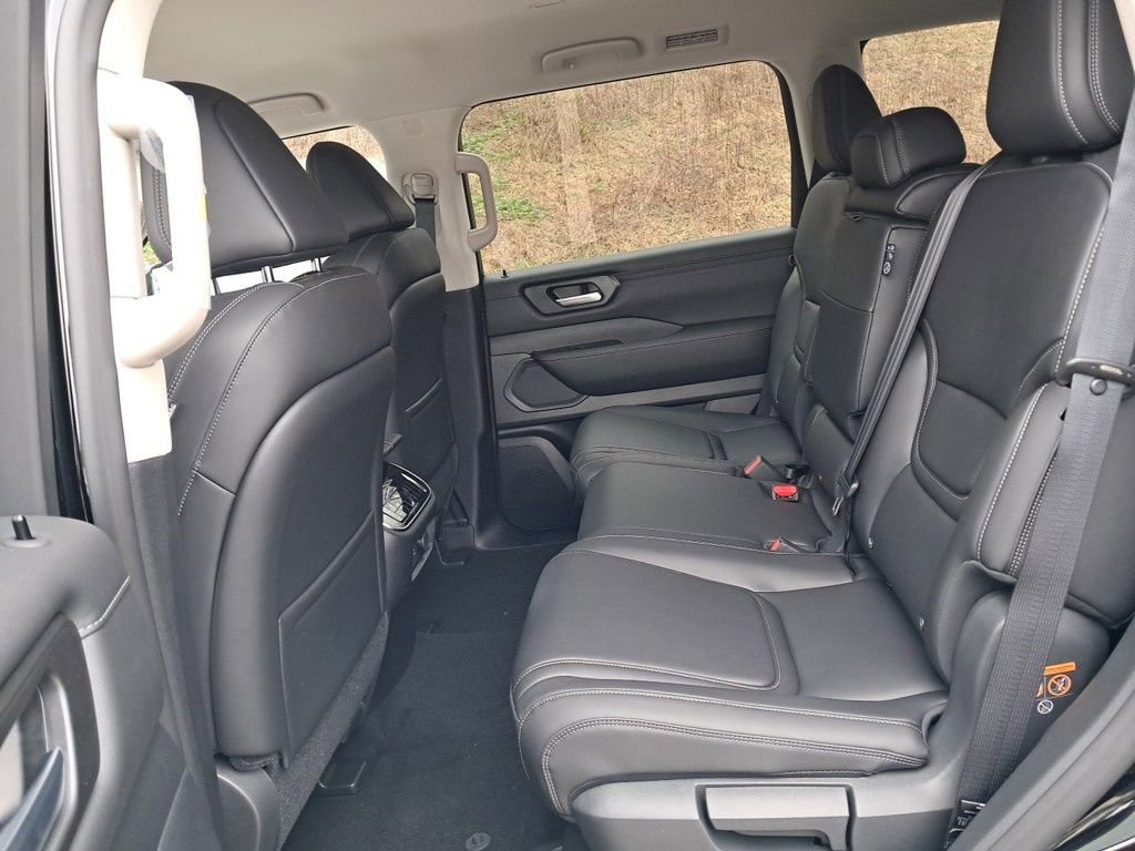 New 2025 Nissan Armada SV image 26