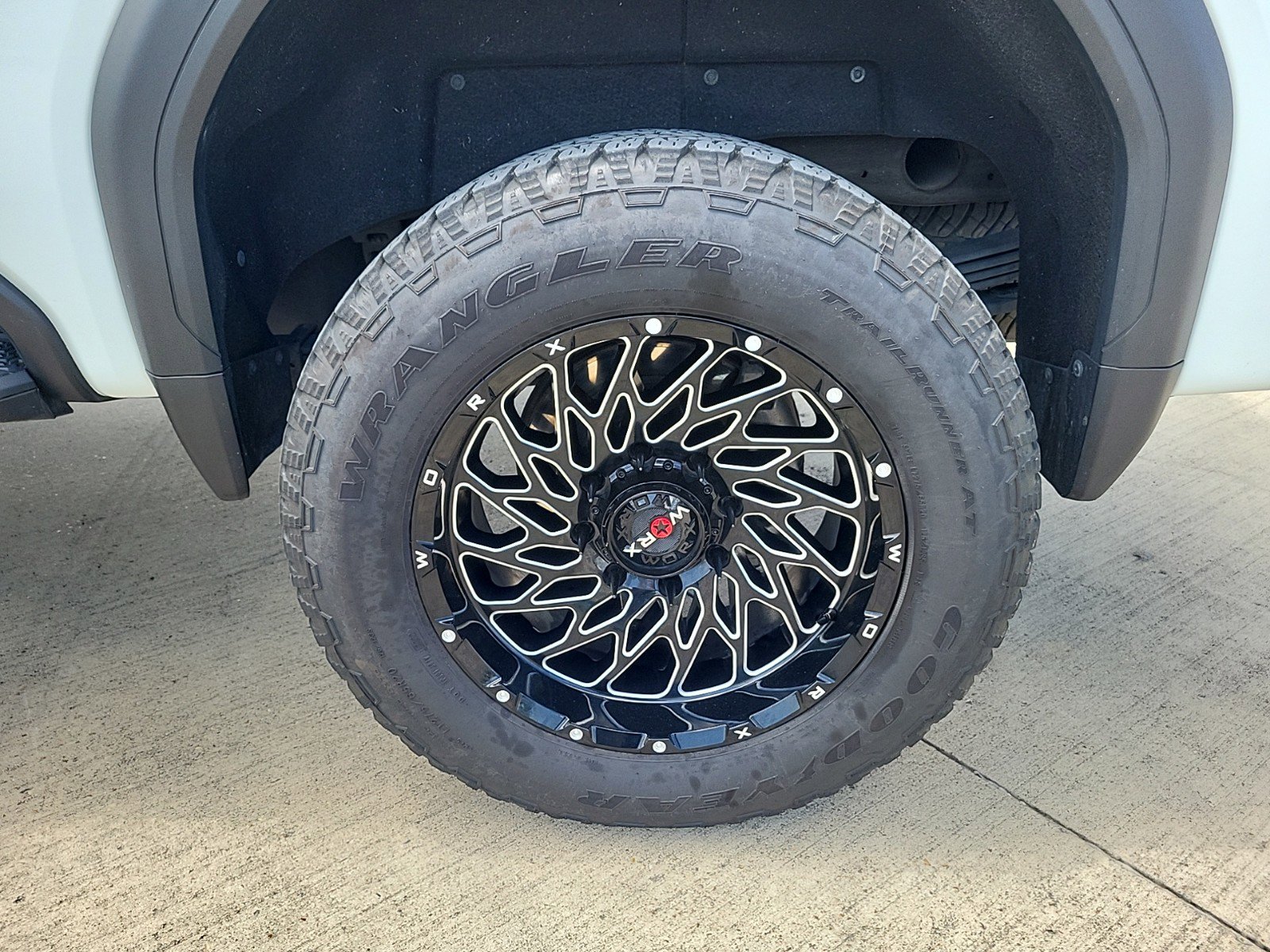 Used 2020 GMC Sierra 2500 AT4 w/ AT4 Premium Package image 25