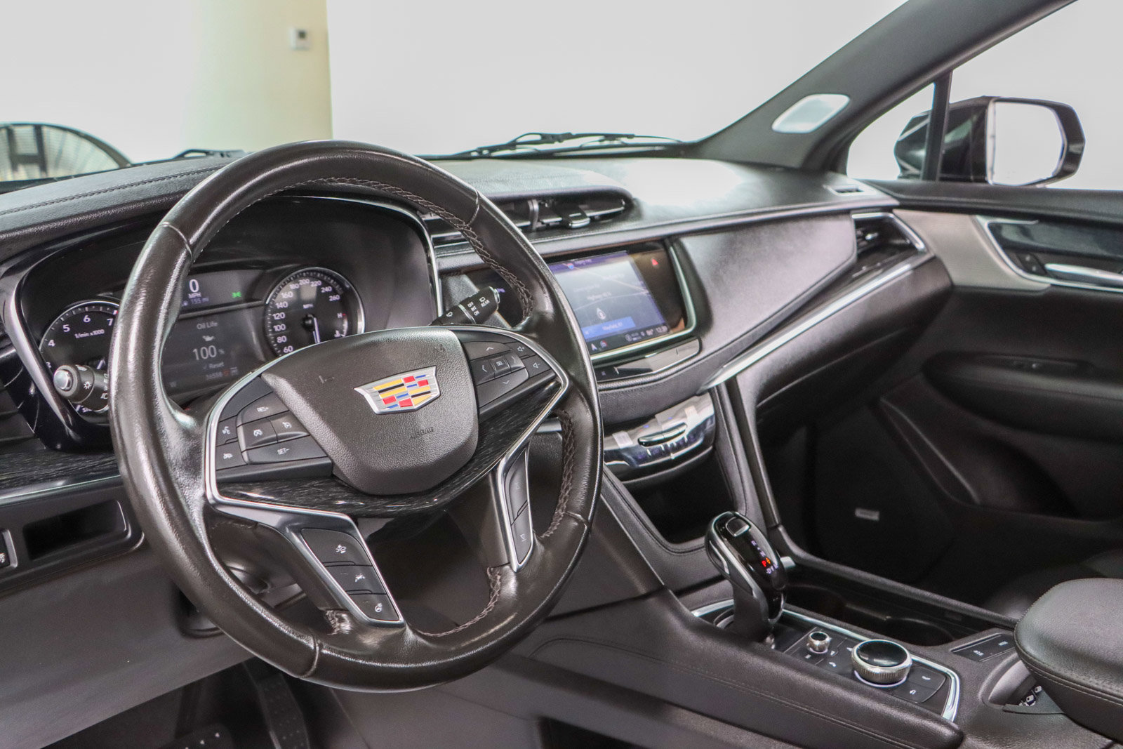 Used 2022 Cadillac XT5 Premium Luxury w/ LPO, Floor Liner Package image 24