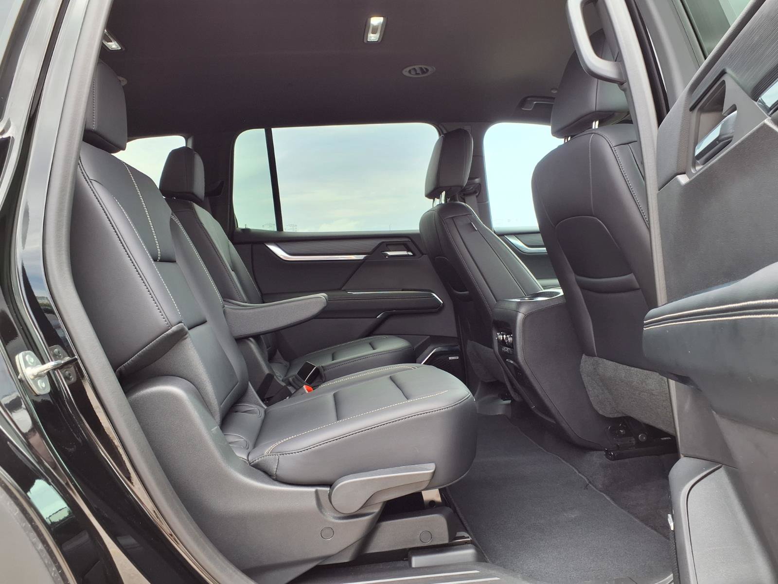 Used 2025 GMC Acadia Elevation w/ Elevation Premium Package FWD image 26