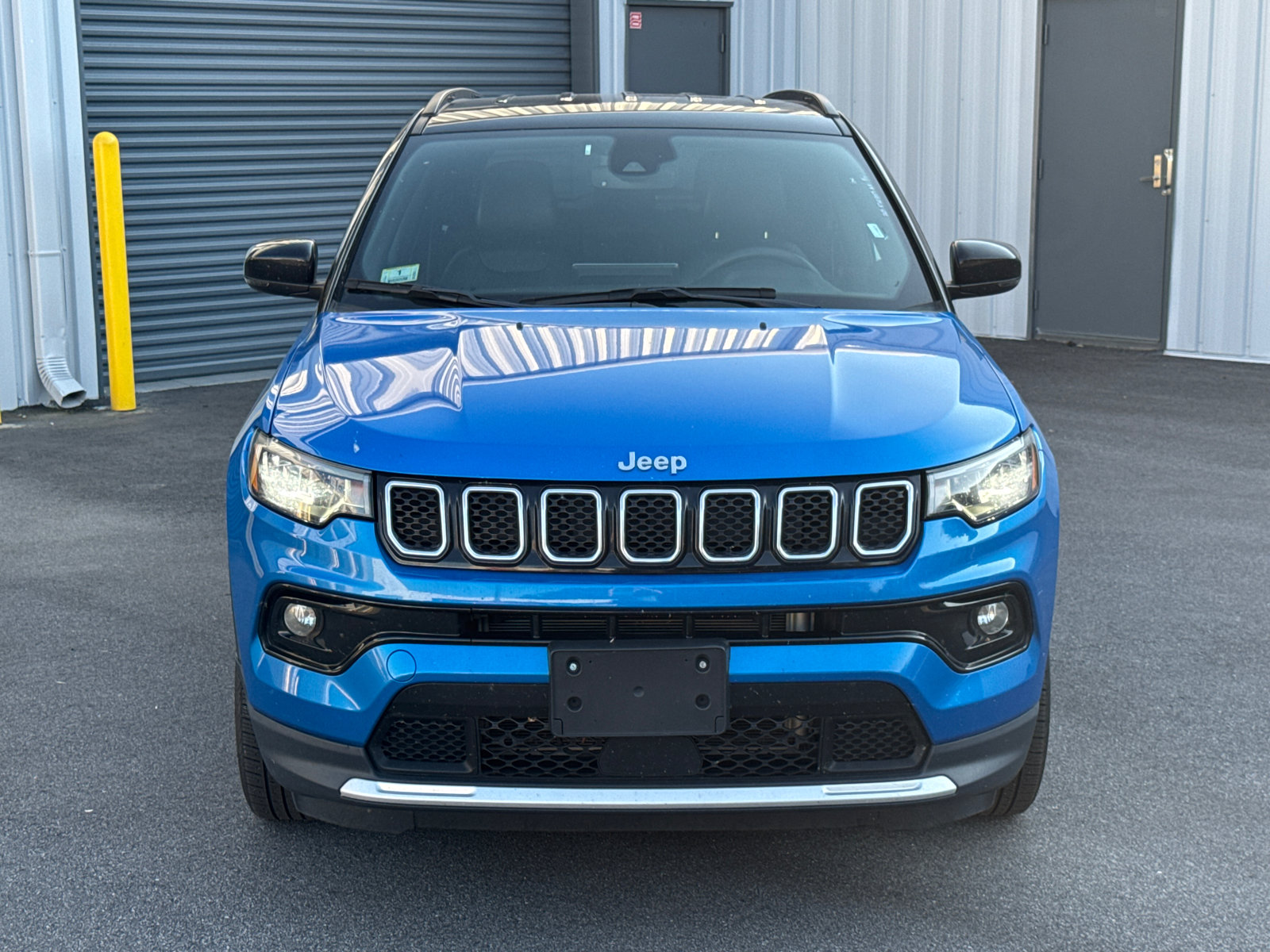 Used 2024 Jeep Compass Limited AWD/4WD image 2