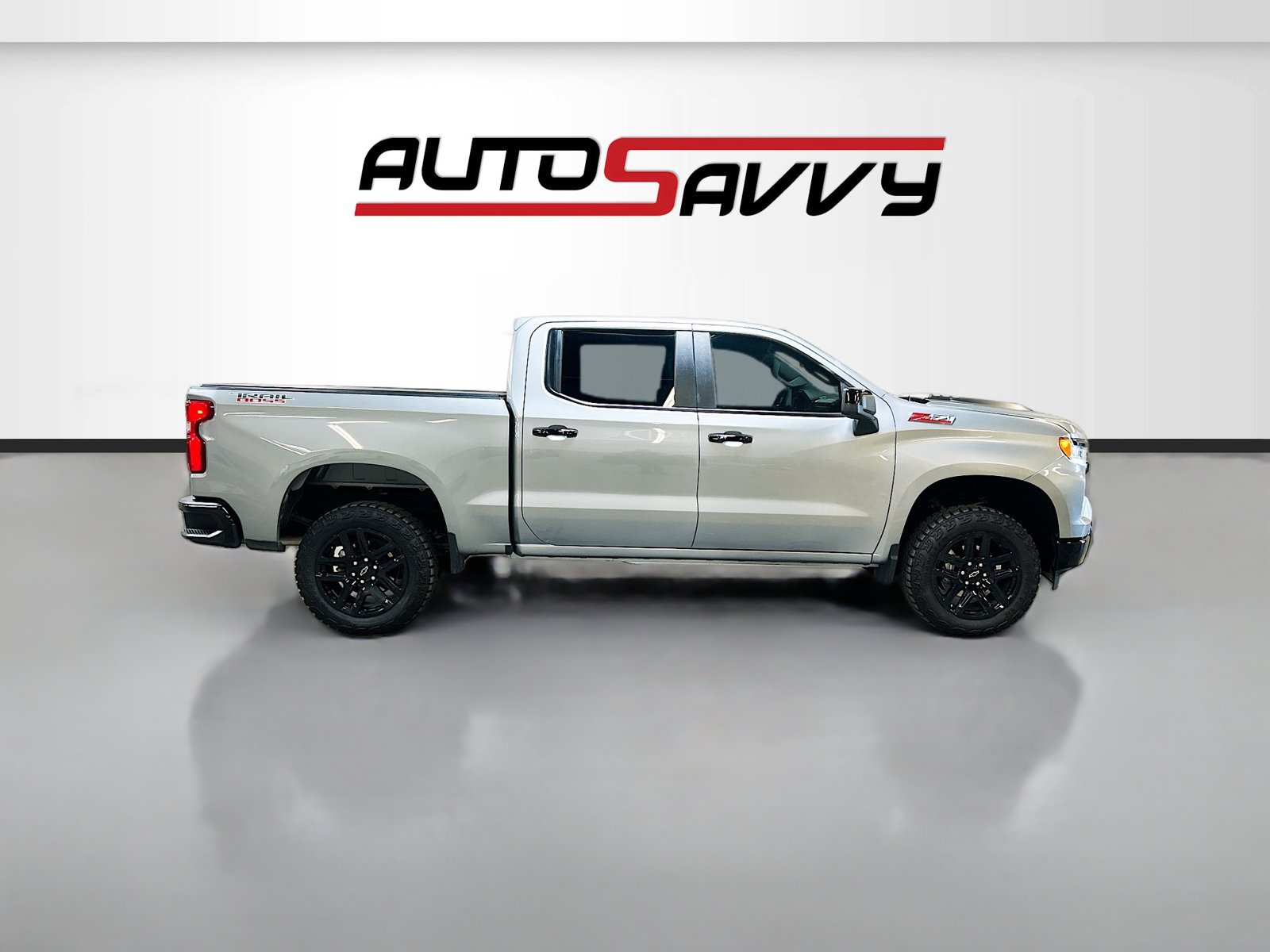 Used 2025 Chevrolet Silverado 1500 LT Trail Boss w/ Convenience Package II AWD/4WD image 8