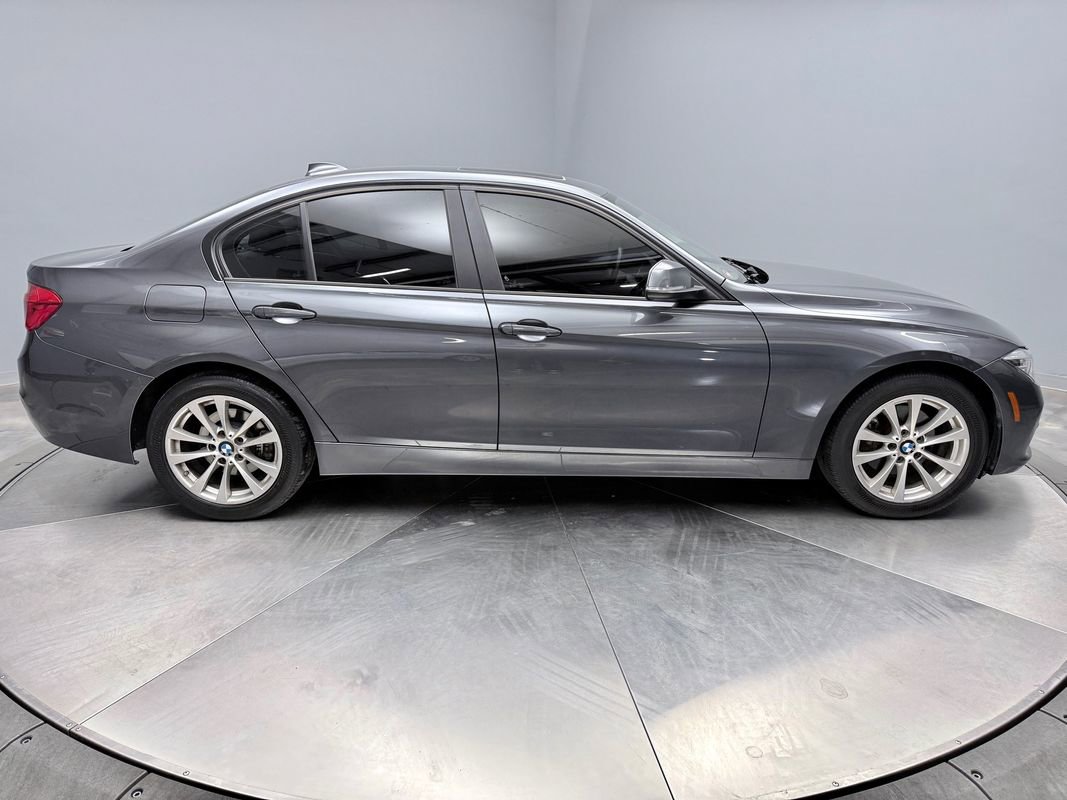 Used 2018 BMW 320i xDrive Sedan image 4