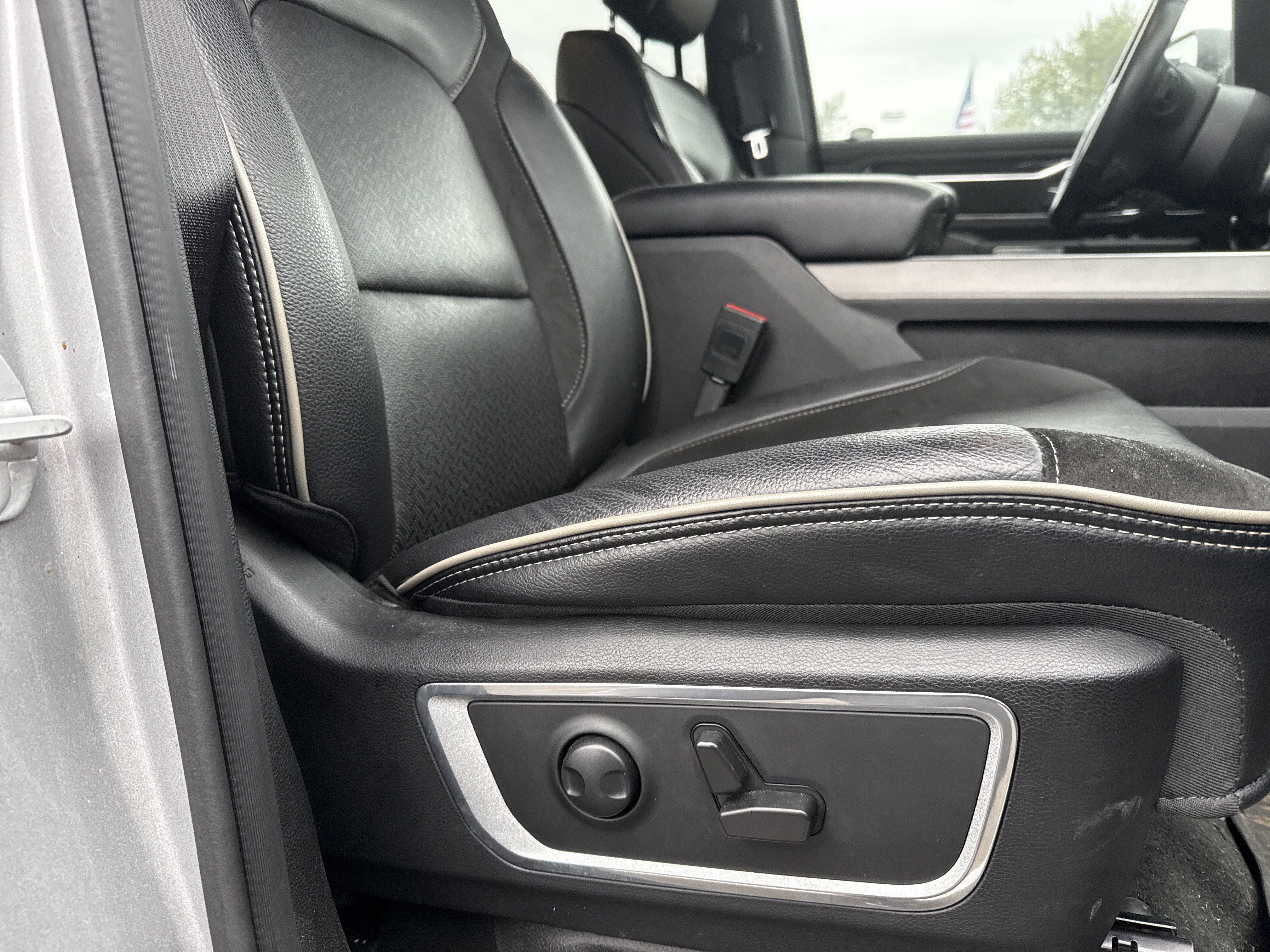 Used 2022 RAM 1500 Laramie image 14