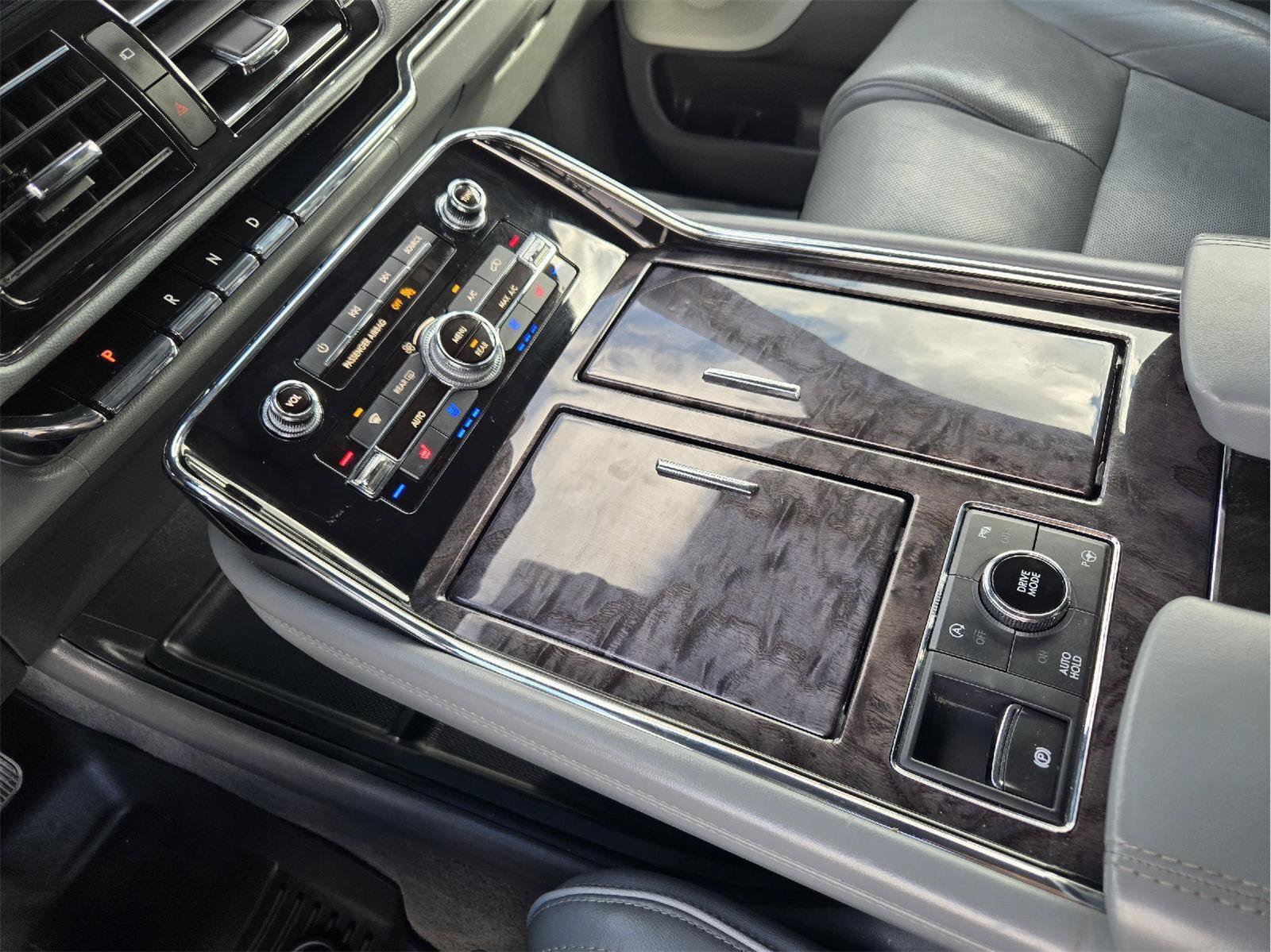 Used 2019 Lincoln Navigator L Reserve AWD/4WD image 17