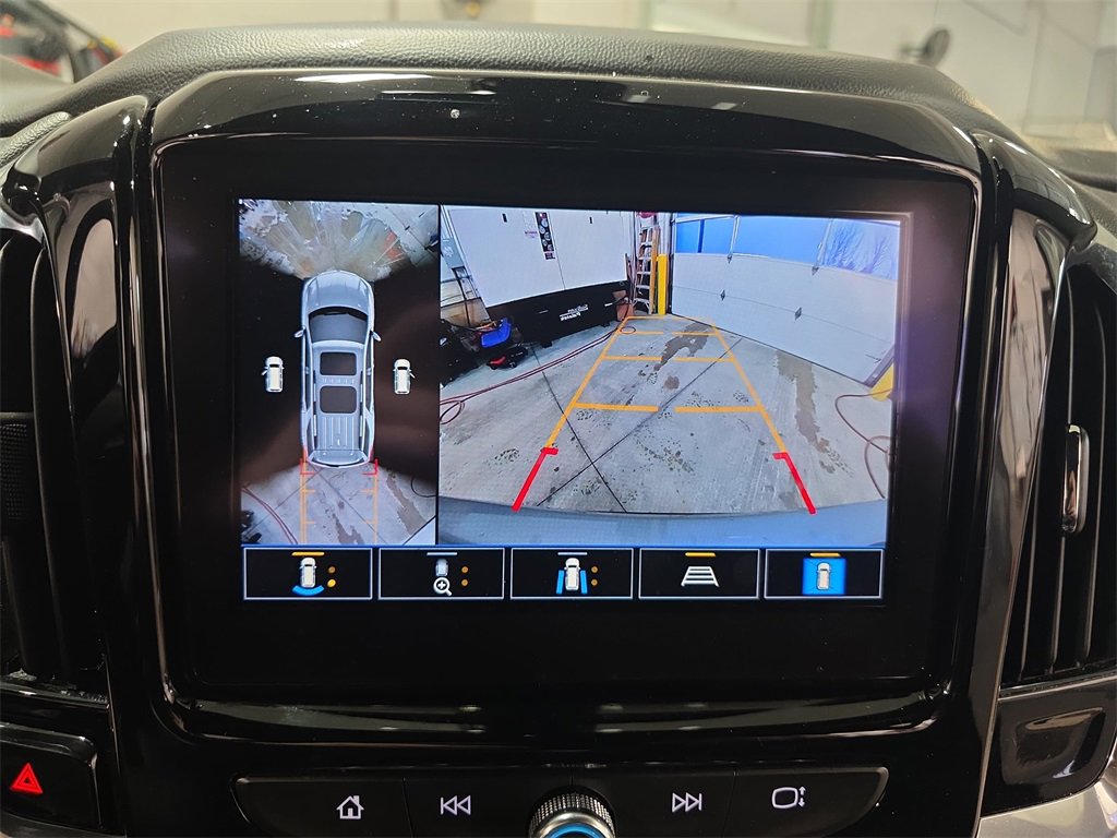 Used 2023 Chevrolet Traverse LT w/ Rear Camera Mirror Package image 24