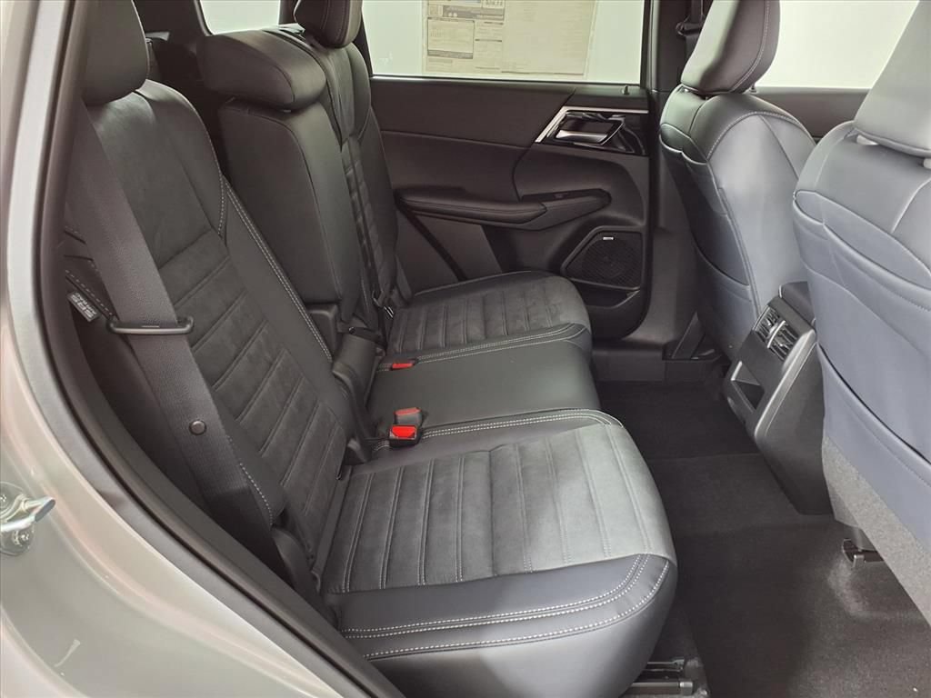 New 2026 Mitsubishi Outlander SE AWD/4WD image 11