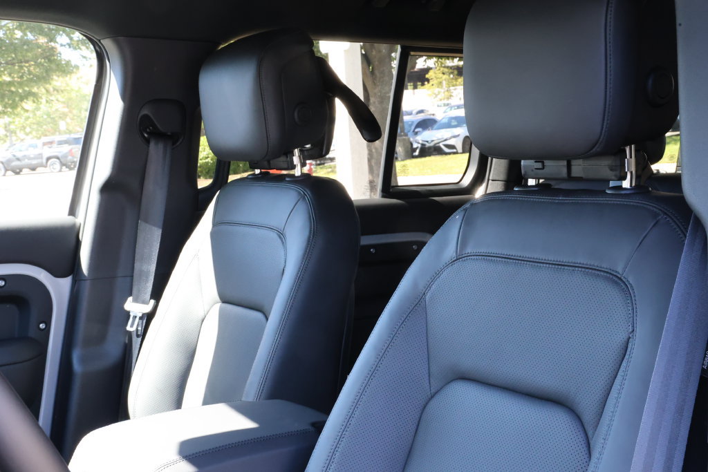 New 2026 Land Rover Defender 110 X-Dynamic SE AWD/4WD image 10