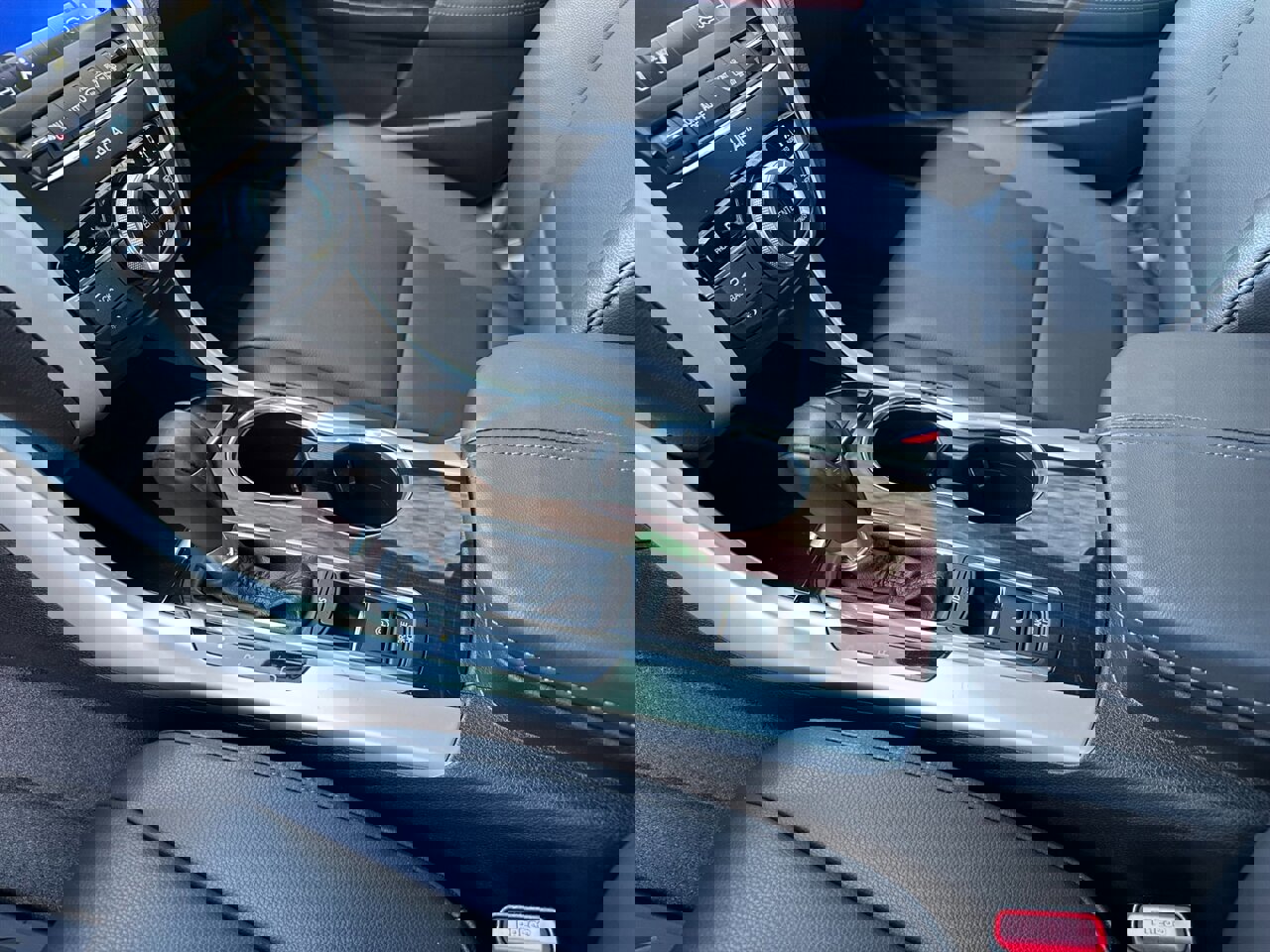 Used 2017 Acura TLX image 25