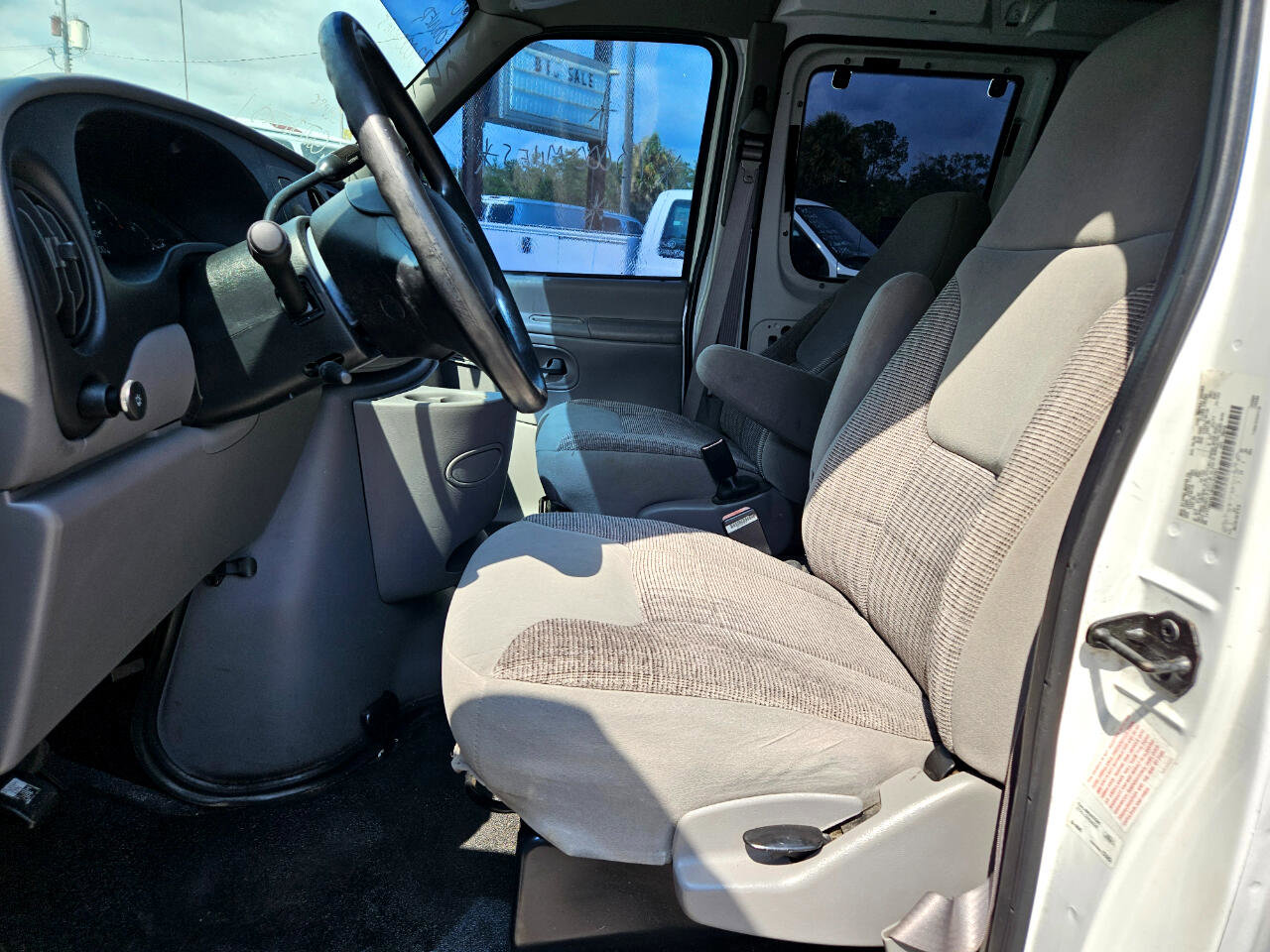 Used 1998 Ford E-250 and Econoline 250 image 8
