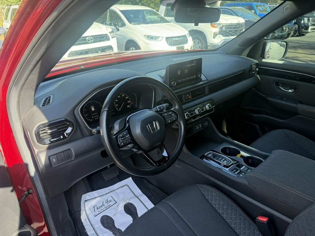 Used 2024 Honda Pilot Sport image 3