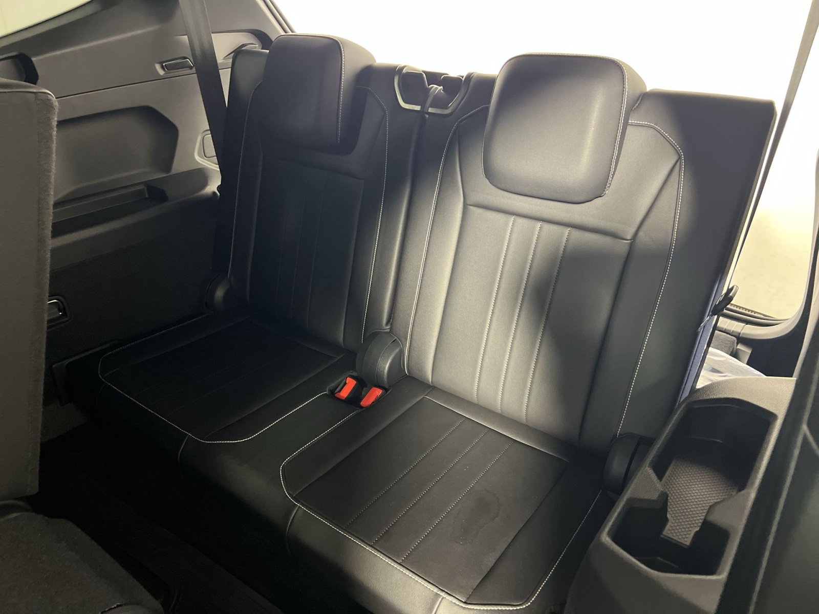 Used 2024 Volkswagen Tiguan SE R-Line FWD image 26
