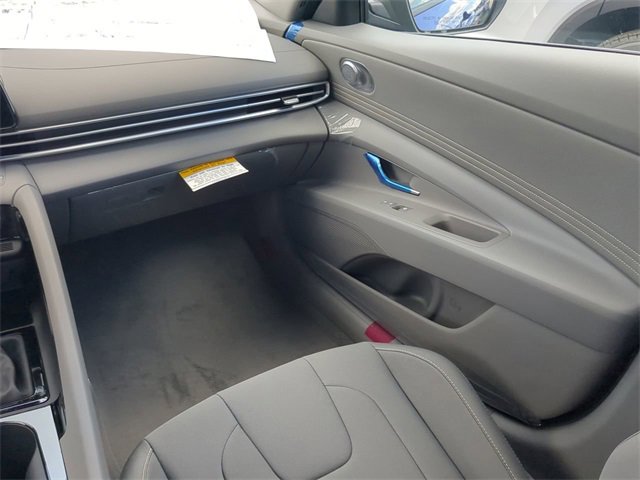 New 2025 Hyundai Elantra SEL image 16