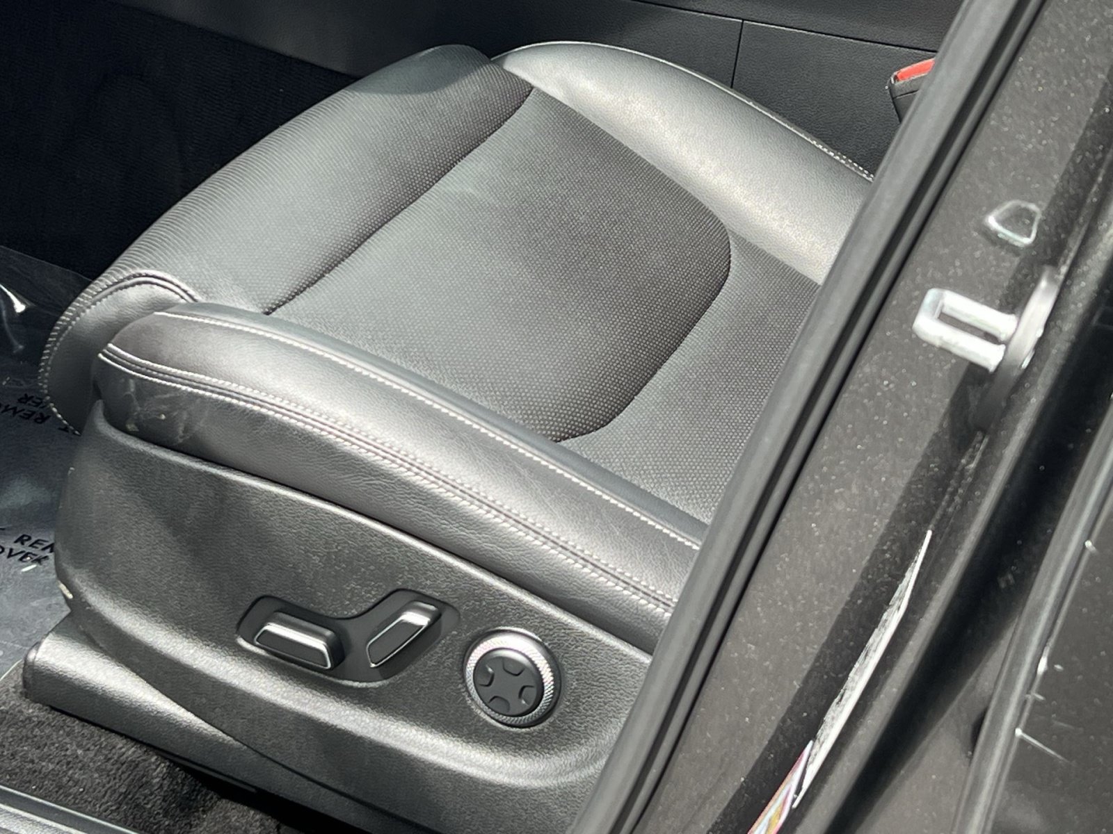 Used 2025 Genesis GV70 2.5T AWD/4WD image 19