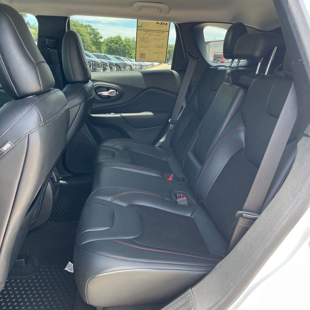 Used 2020 Jeep Cherokee Trailhawk w/ Cold Weather Group AWD/4WD image 7