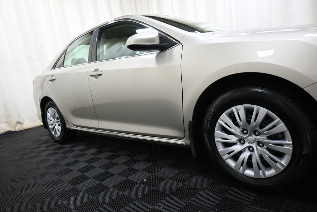 Used 2014 Toyota Camry LE FWD image 13
