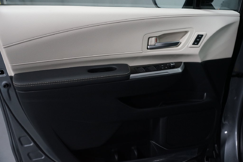 New 2026 Toyota Sienna Platinum AWD/4WD image 34