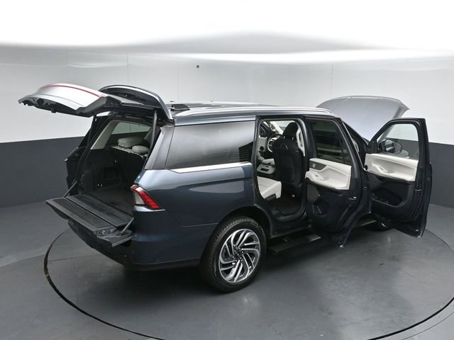 Certified 2025 Lincoln Navigator Reserve AWD/4WD image 63
