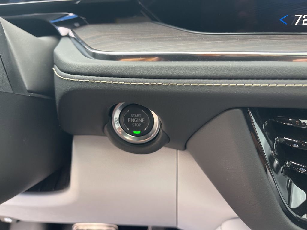 New 2025 Chevrolet Suburban Premier image 32