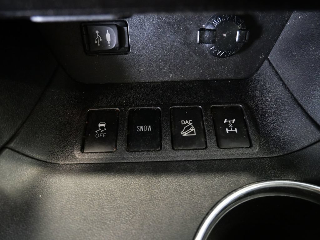 Used 2016 Toyota Highlander Limited AWD/4WD image 35