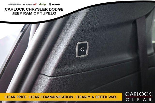 Used 2025 Chrysler Pacifica Select FWD image 32