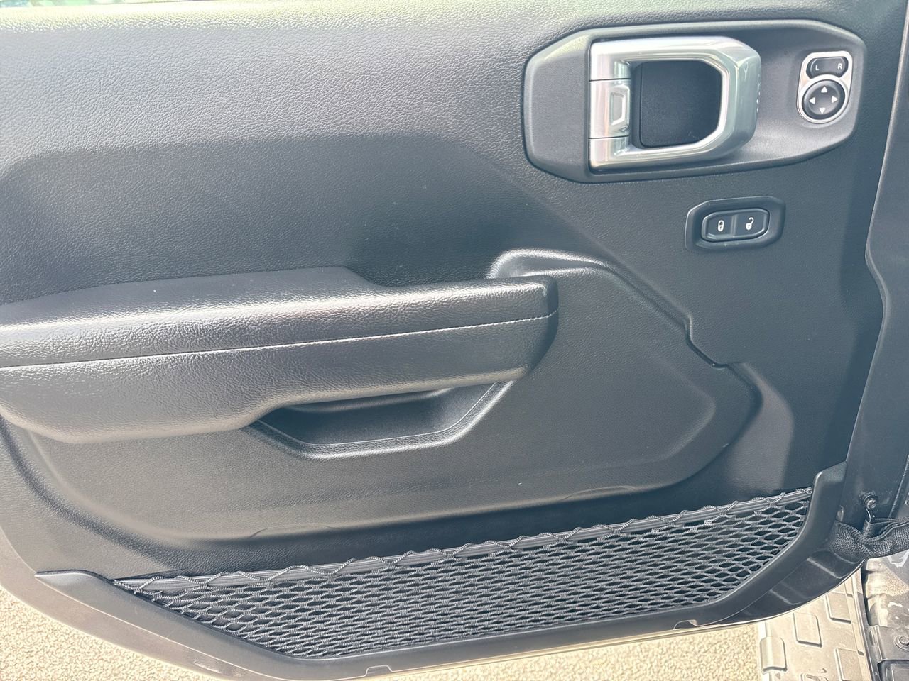 Used 2024 Jeep Gladiator Sport AWD/4WD image 15