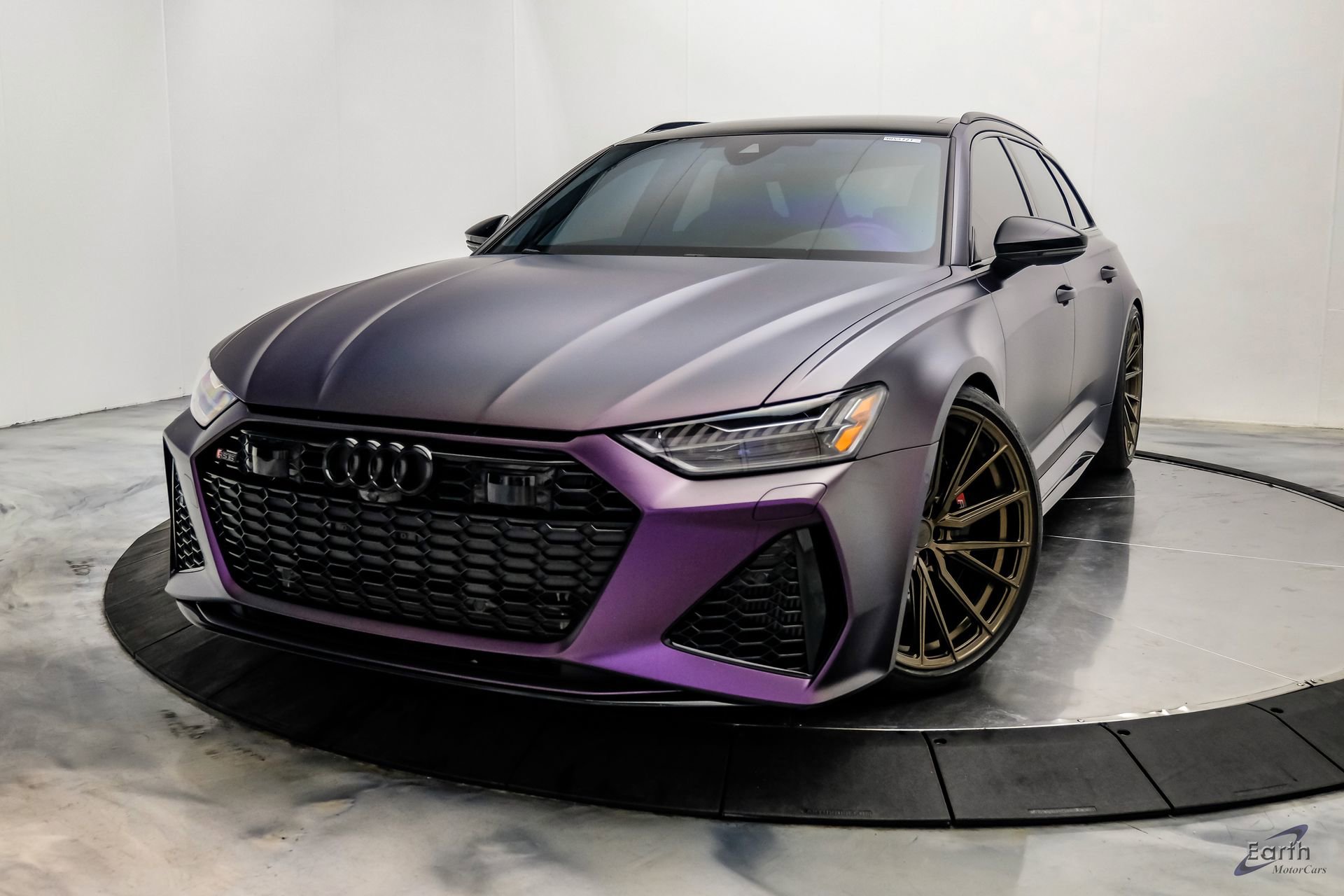 Used 2023 Audi RS 6 w/ Black Optic Package image 5