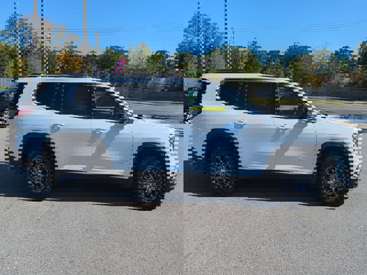 Used 2025 GMC Acadia Elevation image 3