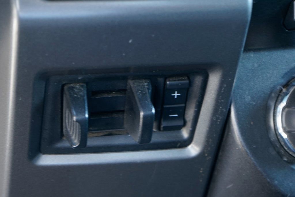 Used 2017 Ford F550 2WD Regular Cab Super Duty image 36