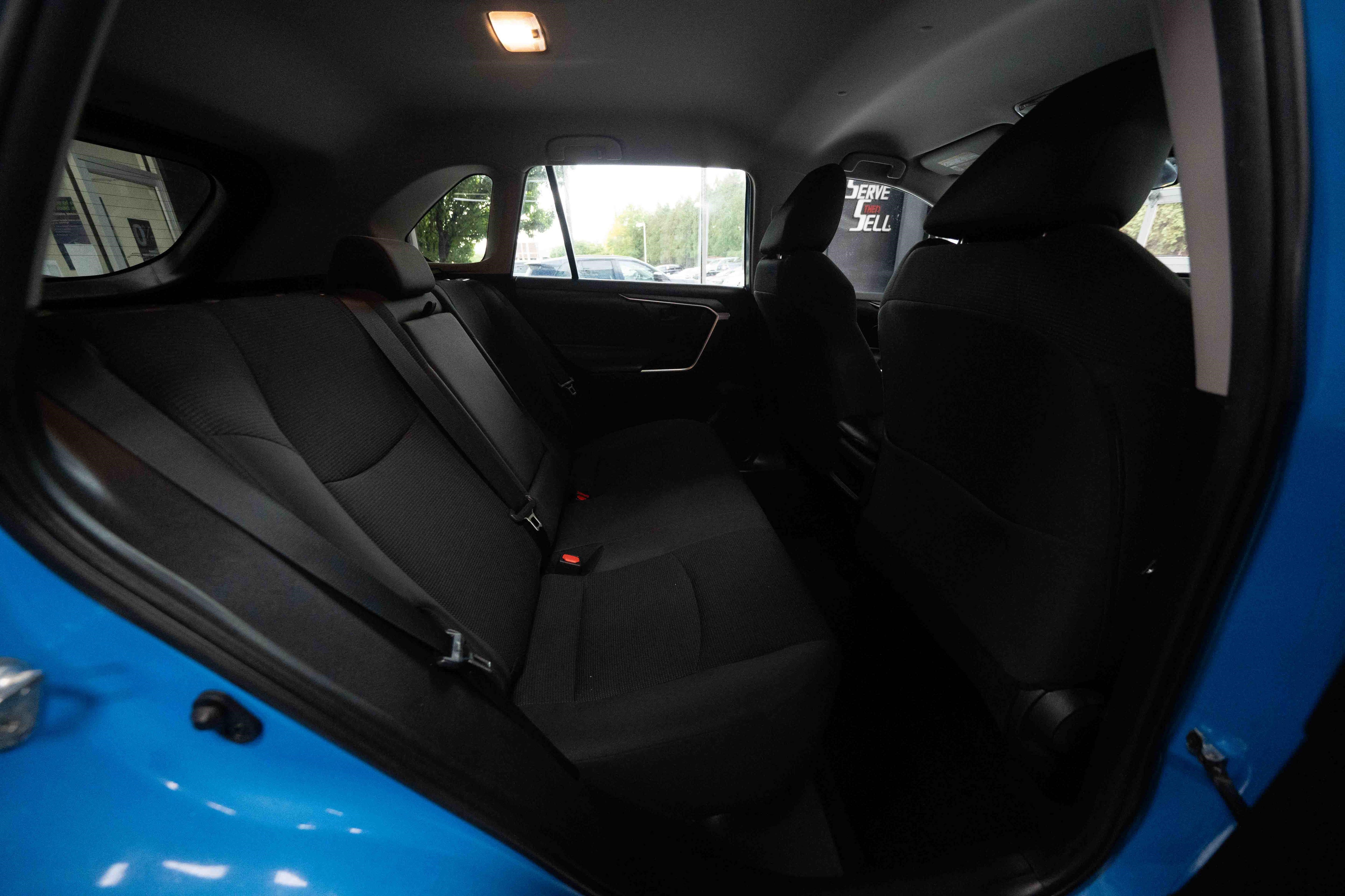 Used 2019 Toyota RAV4 LE w/ Carpet Mat Package AWD/4WD image 25