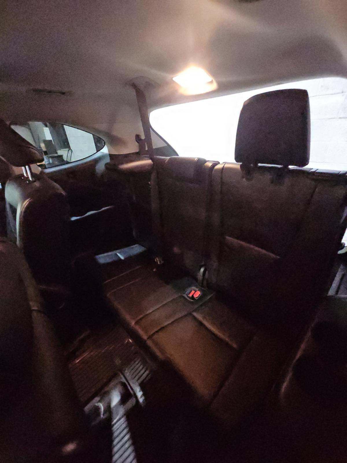 Used 2021 Toyota Highlander XLE AWD/4WD image 14