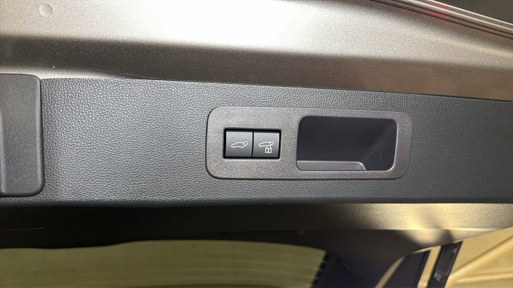 New 2026 Lexus LX 700h Luxury image 11