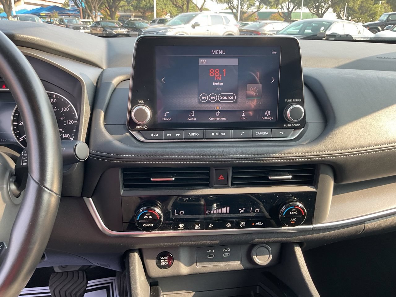 Used 2025 Nissan Rogue SV FWD image 29