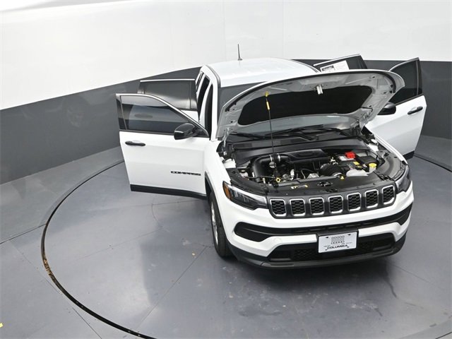 Used 2025 Jeep Compass Sport image 26