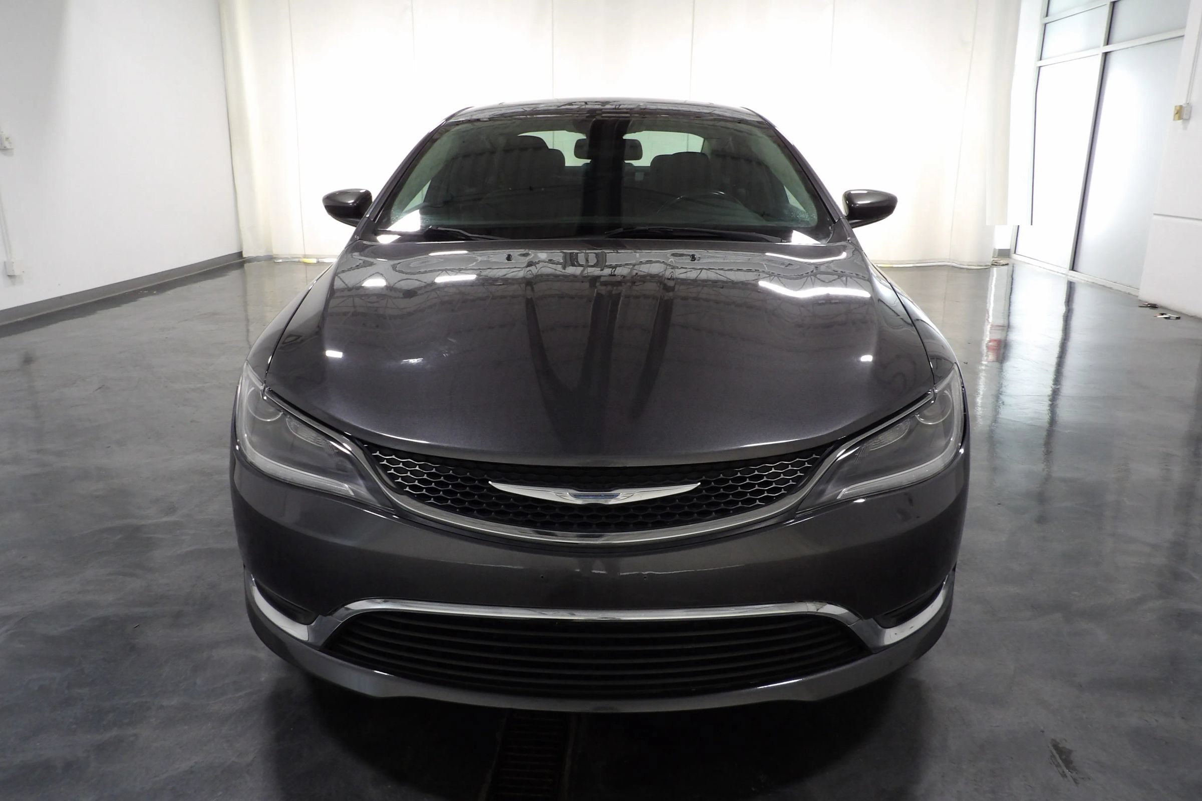 Used 2015 Chrysler 200 Limited w/ Convenience Group FWD image 2