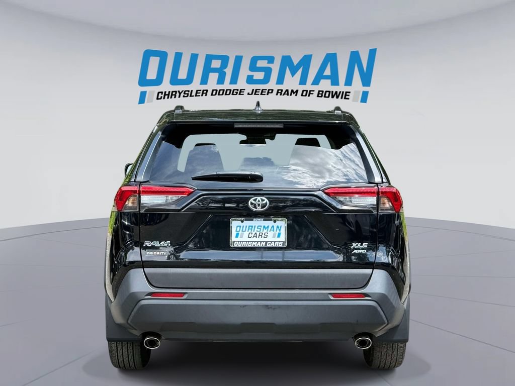 Used 2022 Toyota RAV4 XLE w/ Convenience Package AWD/4WD image 3