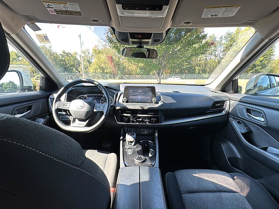 Certified 2025 Nissan Rogue SV AWD/4WD image 28