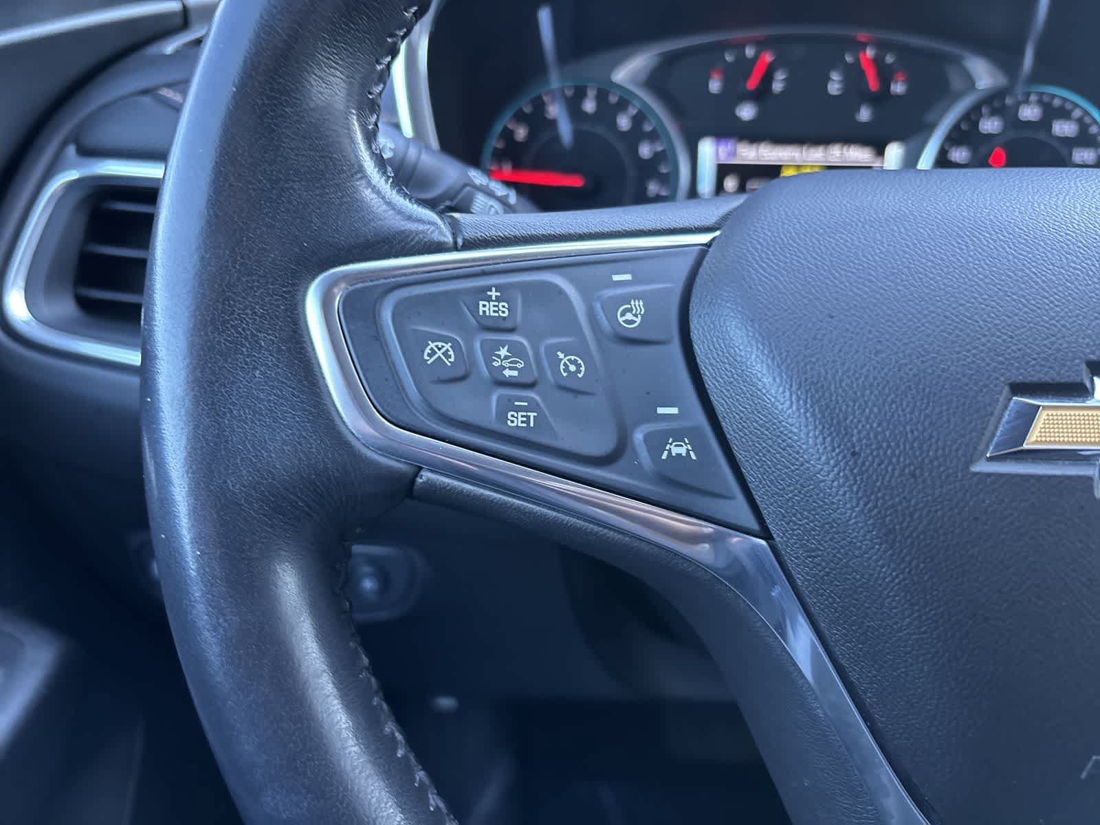 Used 2018 Chevrolet Equinox Premier FWD image 12