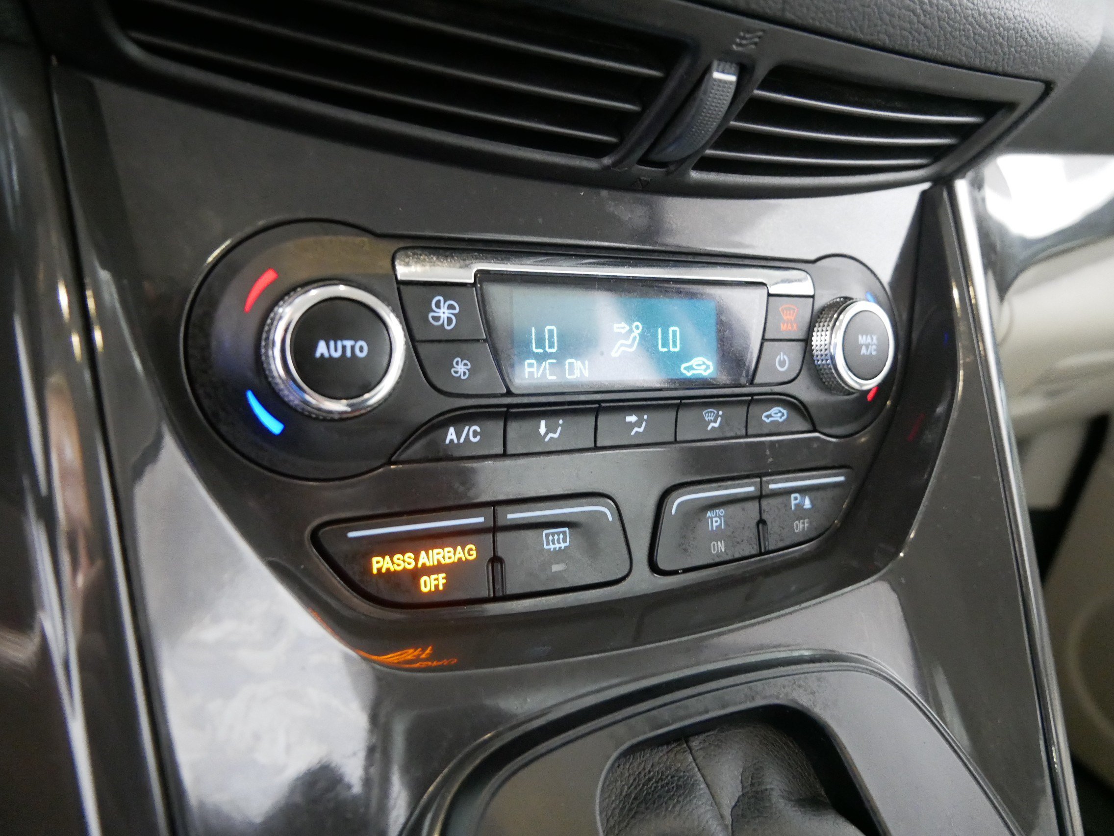 Used 2016 Ford Escape Titanium w/ Equipment Group 301A AWD/4WD image 23