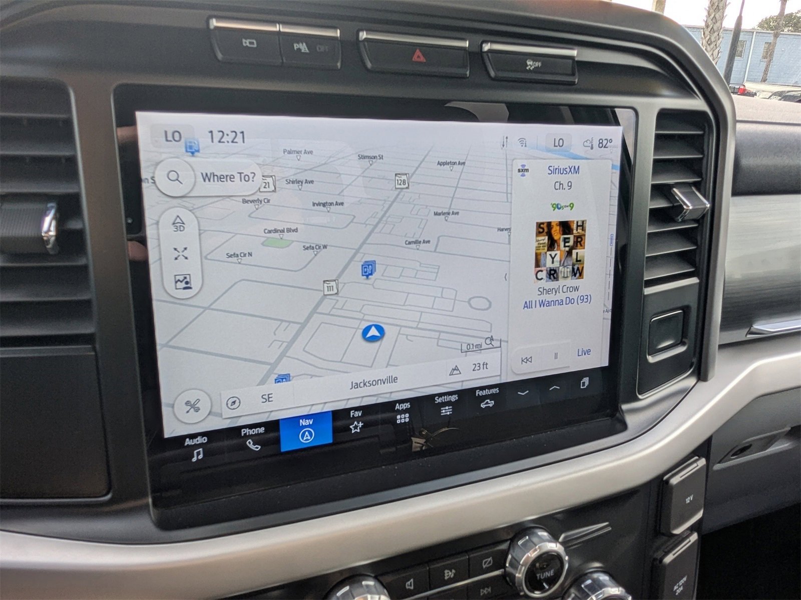 Used 2022 Ford F150 Lightning XLT image 22