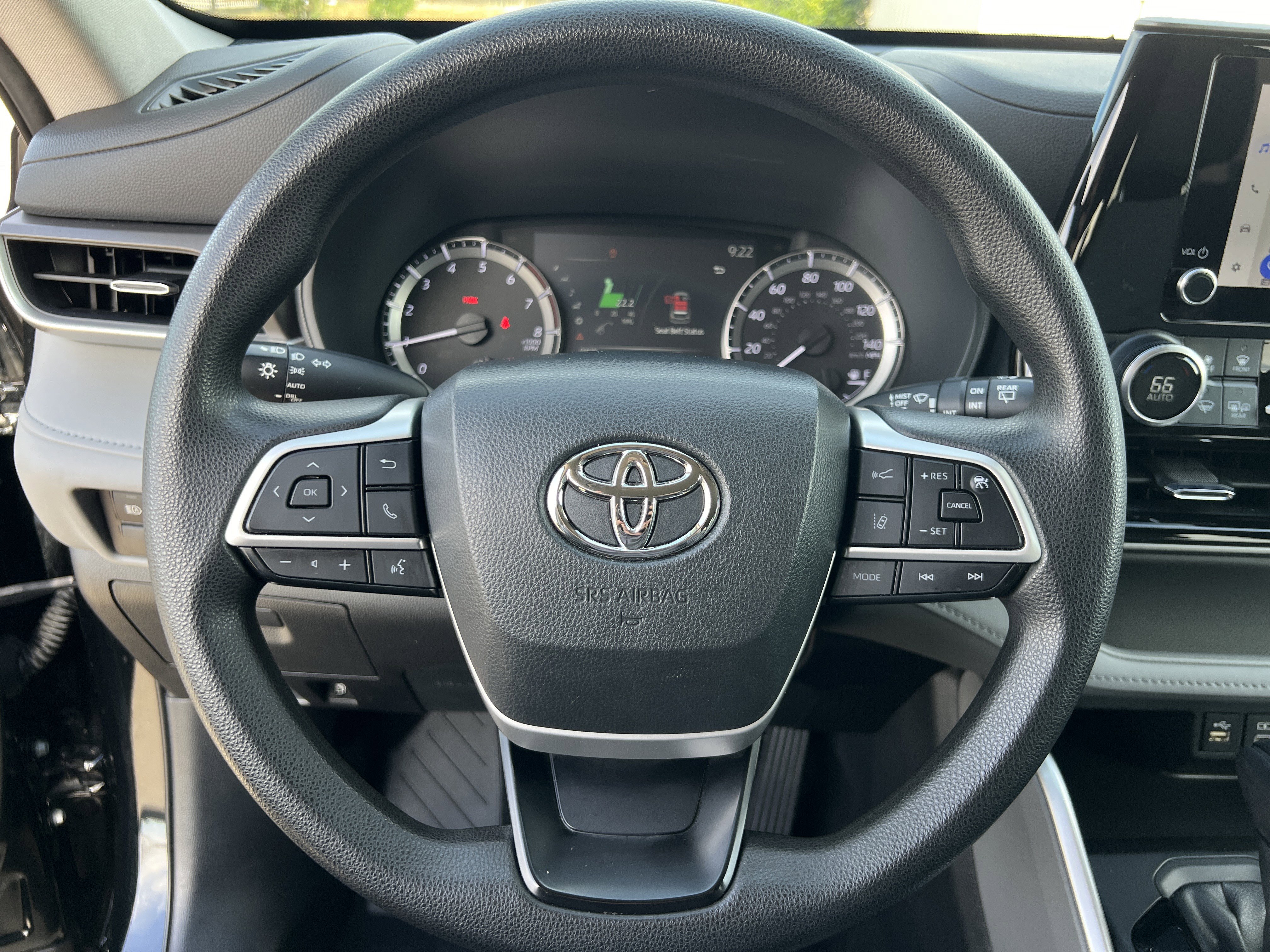 Used 2023 Toyota Highlander L image 16