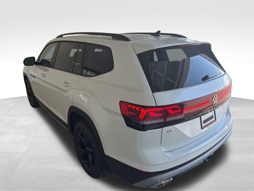 New 2026 Volkswagen Atlas Peak Edition image 3
