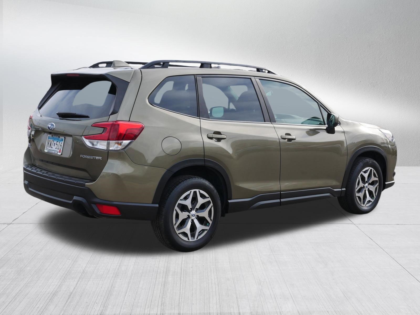 Used 2023 Subaru Forester Premium image 7