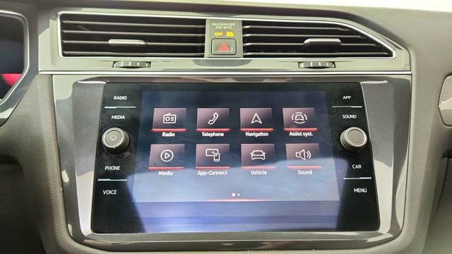 Used 2022 Volkswagen Tiguan SE R-Line image 47