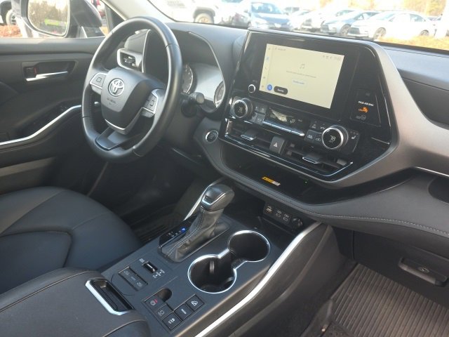 Used 2024 Toyota Highlander XLE image 15