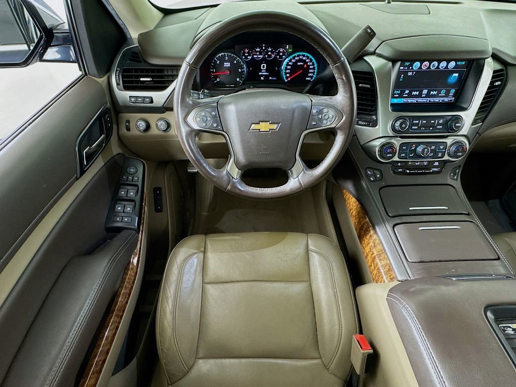 Used 2020 Chevrolet Suburban Premier AWD/4WD image 24