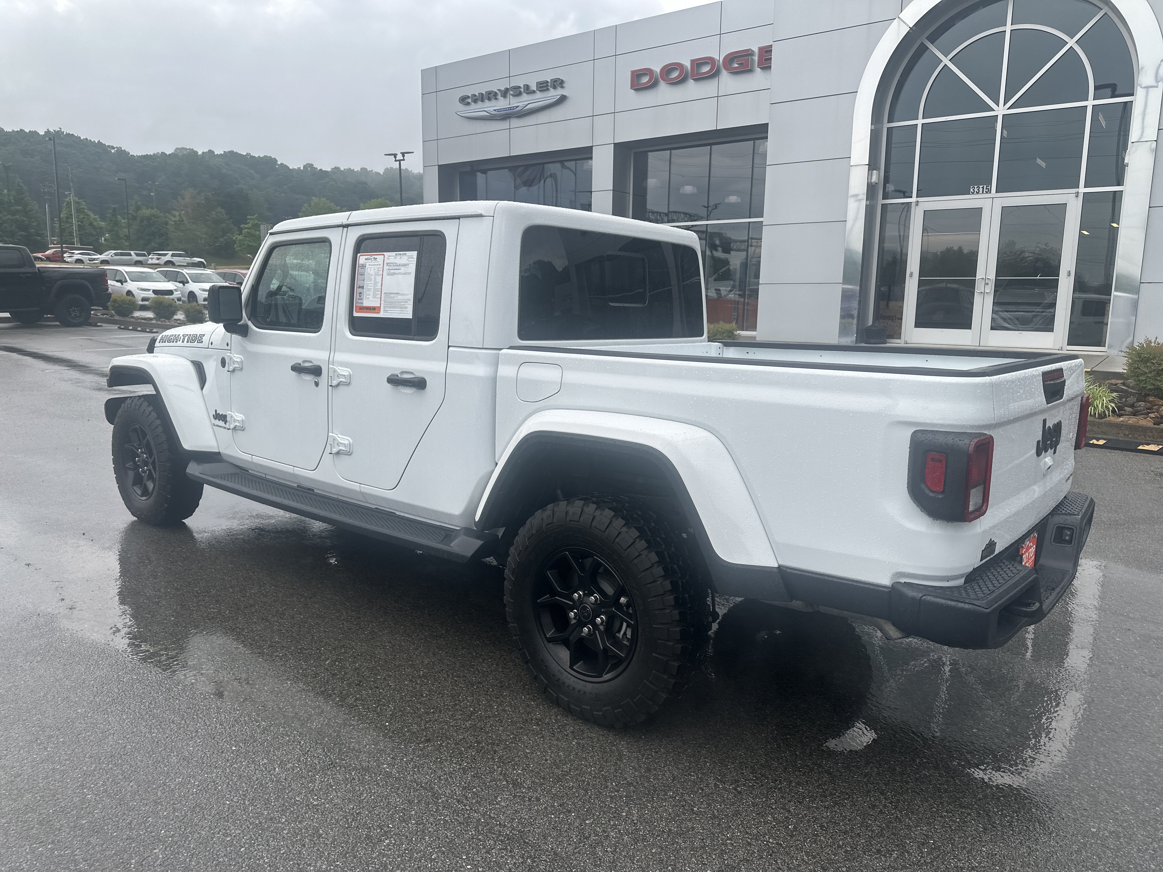 Used 2025 Jeep Gladiator Sport AWD/4WD image 12