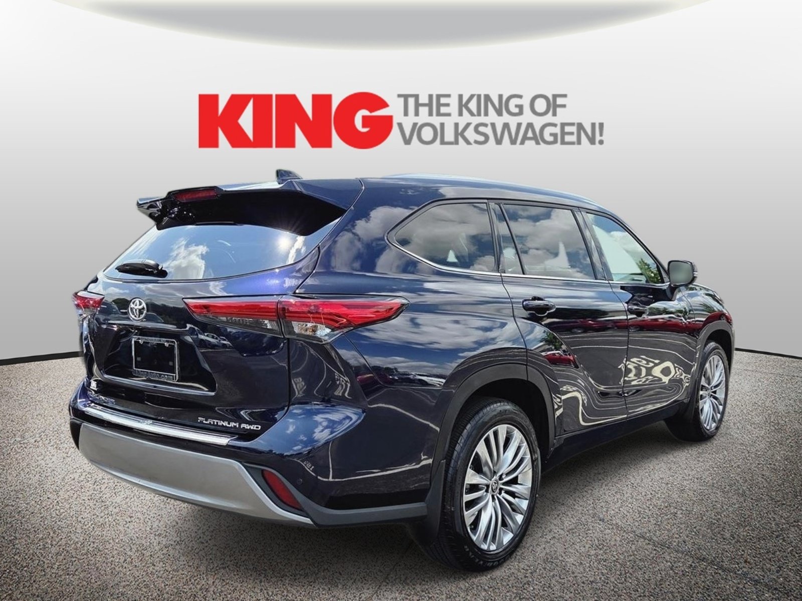 Used 2023 Toyota Highlander Platinum AWD/4WD image 3